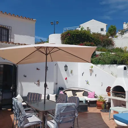 Two Bedroom With Large Terrace And Views In Capistrano, דירה