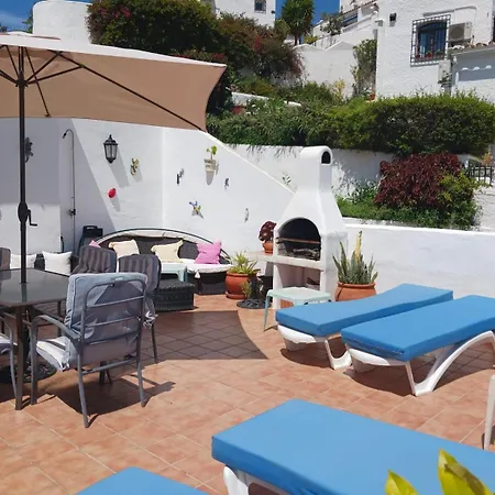 Two Bedroom With Large Terrace And Views In Capistrano, Nerja